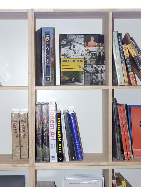 Balt_Bookshop_Shelf