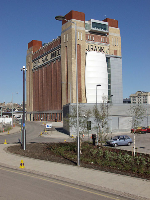 Balt_Building_From_SE