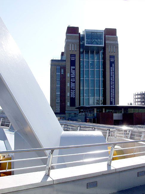 Balt_Western_Plaza_and_Bridge