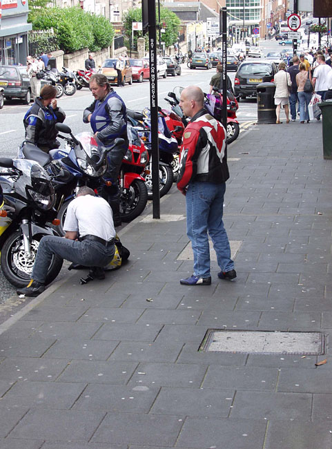 Bike_Whill_Pavement_Down