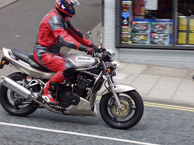 Bike_Whill_Suzuki_in_Red