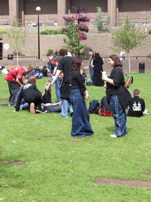 Goth_Fun_On_The_Grass