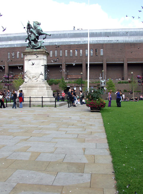 Goth_Monument_North